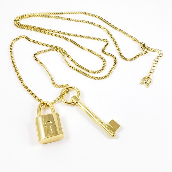 Victoria's Secret Jewelry - NWOT! Victoria's Secret Pendant Necklace Lock Key